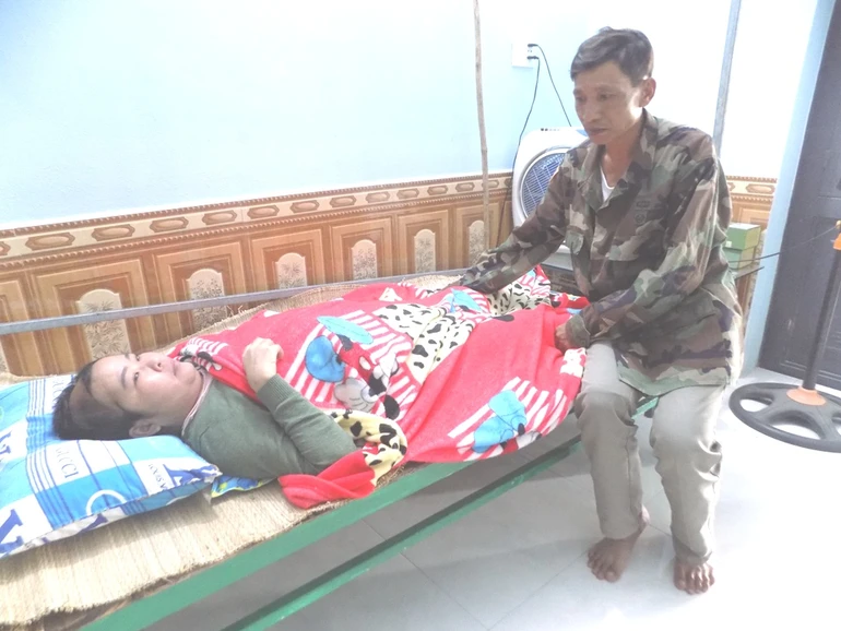 Hai vợ chồng hai nỗi đau